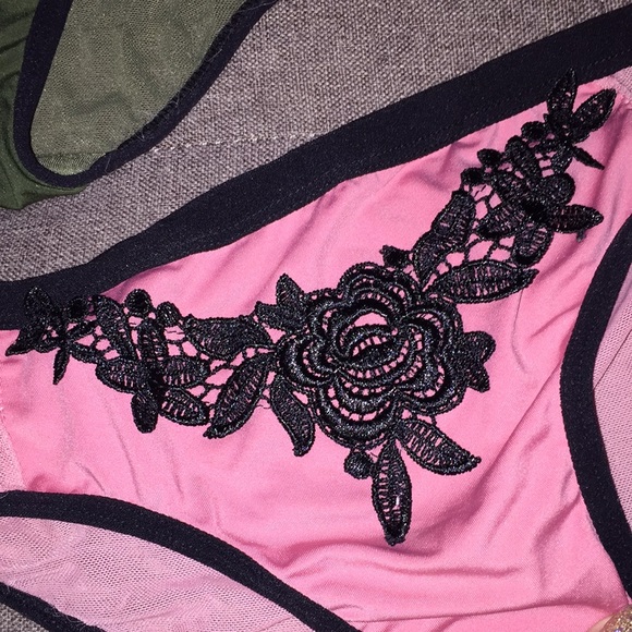 XOXO 💋 undies - Picture 3 of 4